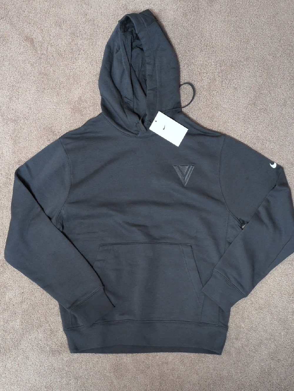 NWT Mens Nike Dark Grey Pullover Hoodie with Subtle Logo, Size Small